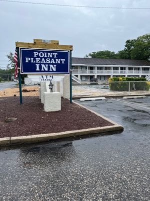 The sign & empty pool. Vibe is Ozark meets True Romance (- the phone booth)