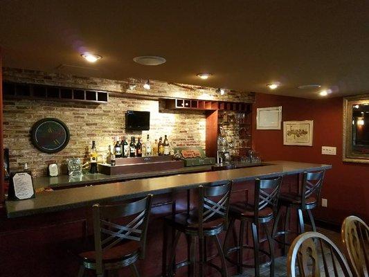 Finished basement, custom Bar