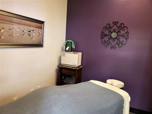 Massage Therapy - Cindi specializes in deep tissue, lymphatic drainage, and aromatherapy. Book today!