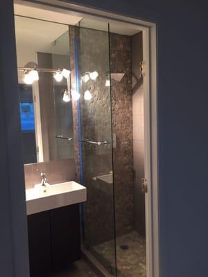 Frameless shower door