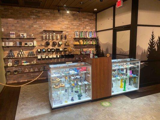 Welcome to AYR Cannabis Dispensary 1837 - serving recreational customers 21+ in Quincy, Illinois!