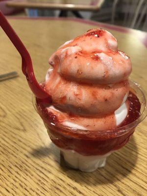 Small strawberry sundae