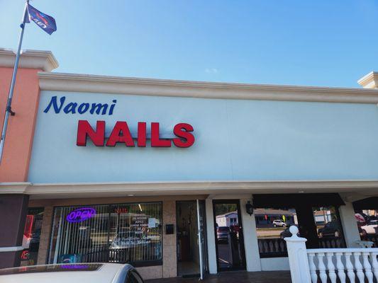 Naomi Nalis Salon