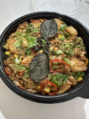 Pineapple fried rice with chicken and shrimp