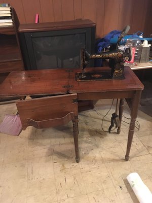 Wanted to know how old and the value of this singer sewing machine