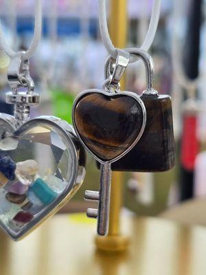 Tiger Eye Lock  with Key Pendant