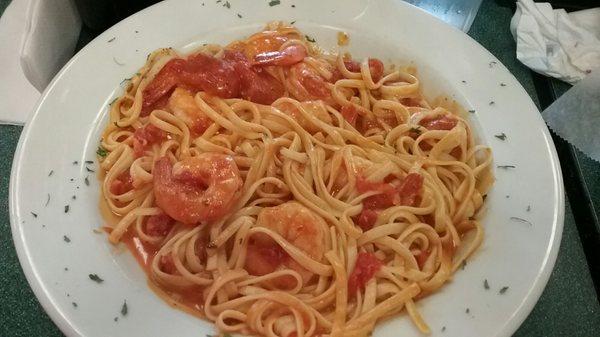 Linguini with shrimp and vodka sauce