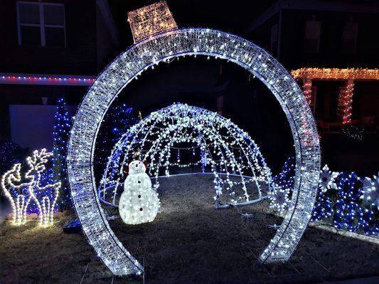 Walk-in Magical Igloo