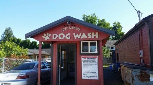 Little Dog Wash Station.