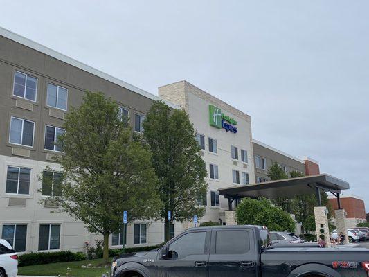 Holiday Inn Express Wixom from the front entrance to the parking lot