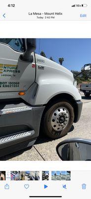 This truck RAN ME OFF THE FREEWAY THEN PROCEEDED TO FLIP ME OFF. Safety and lady in hr department hung up on me. UNSAFE & UNLAWFUL