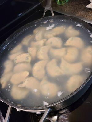 Boiling pork vegetable dumpling gaugees