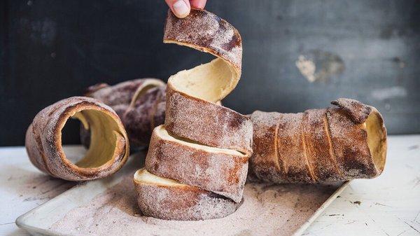 Bohemian cones - chimney cake, trdelnik, kurtos