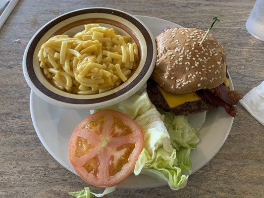 bacon cheeseburger, Mac and cheese