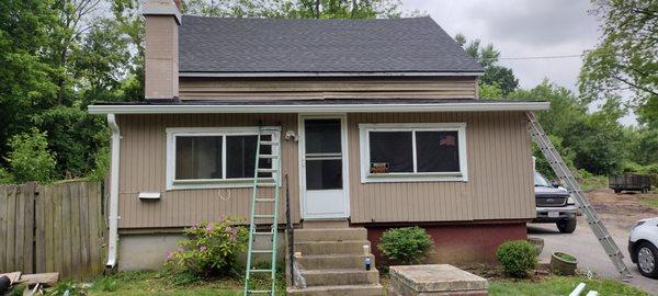 Front view of the Gutter installation