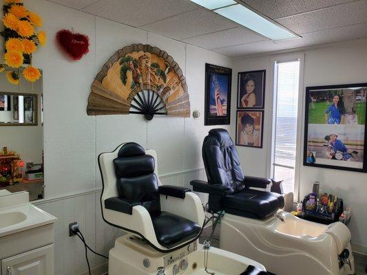 Thuan Glass Nail Salon. Suite 1104