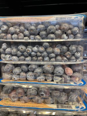 Look at the different sizes of blueberries!  Also at the time of purchase, sweet and not tart!