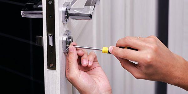 The locksmiths offer the types of assistance to keep up with security in the business place. It is truly fundamental to keep your place sec