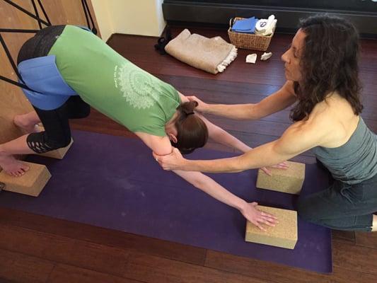 Jane DoCampo working with a scoliosis student at My Back and Body Clinic.