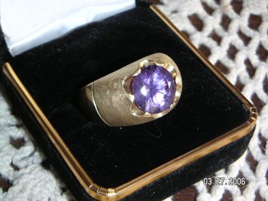 anillo solido 14k ypiedra alejandrina disenado por tony  40 anos de experiencia haciendo joyas al gusto del cliente