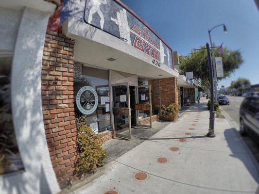 With a 50 year history this small, neighborhood gym has stood the test of time and stronger than ever.