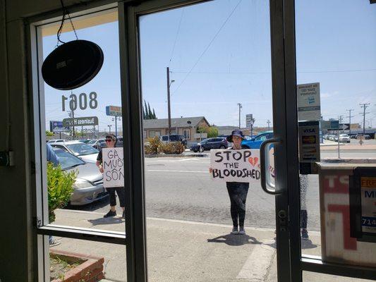 Saturday noon 05/04/19 there's some idiots vegan about 5 angry meat withdraws idiots standing in front and harassing us.