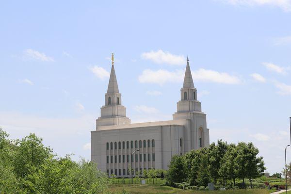 Kansas City Missouri Temple pictures from TempleVideos.com & ChurchOfJesusChristVideos.com