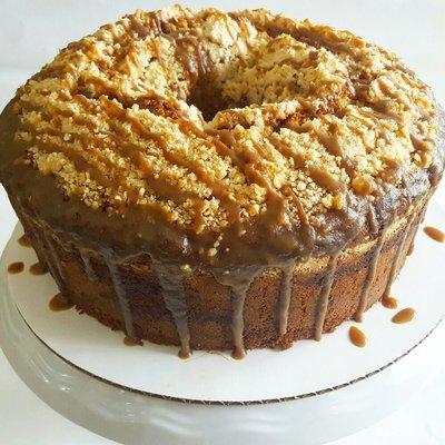 Kardea's Kuisine cinnamon crunch cake.