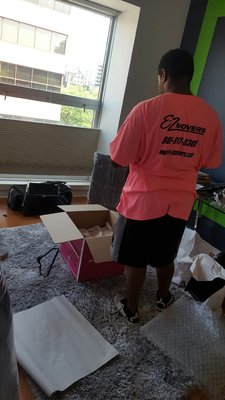 Packing boxes. Naperville moving company.