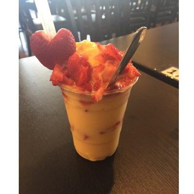 Mango strawberry smoothie (custom)