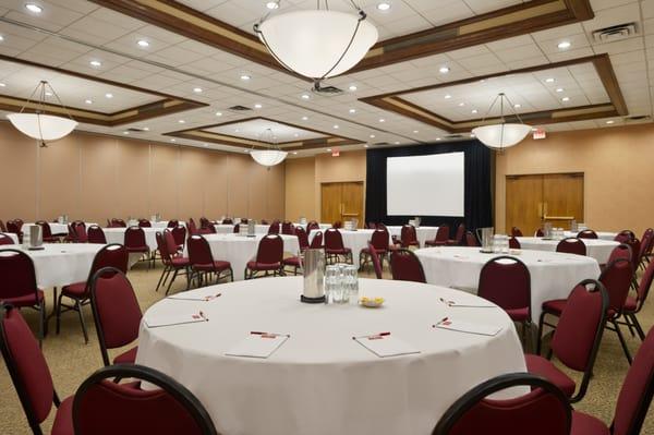 The 5,000 square foot Minnesota Grand Ballroom can accommodate 350 in rounds, 450 in theater and 288 in classroom set ups.