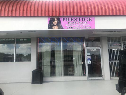 Prestige Salon. Top salon in Miami Gardens for natural hair and Loc services.