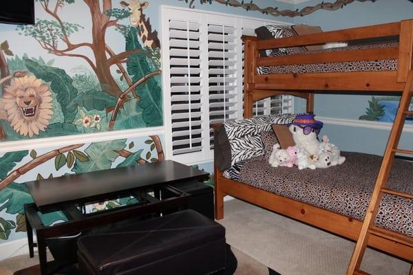 A jungle theme room for lucky grandchildren!