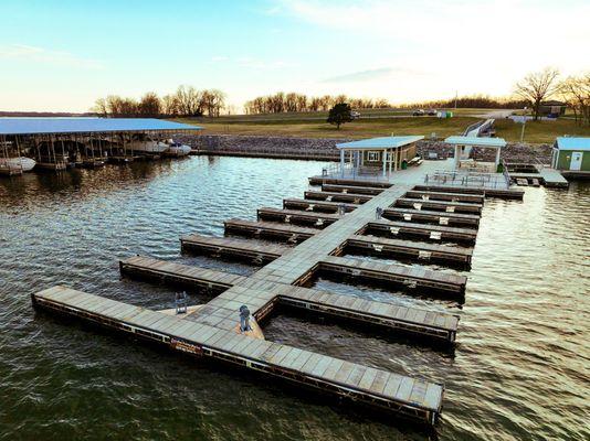 Boat slips for visiting Between the Buoys