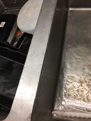 Split seam on stainless sink