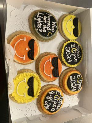 Solar Eclipse cookies that are out of this World!