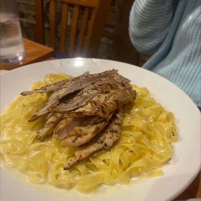 Fettuccini Alfredo with grilled chicken