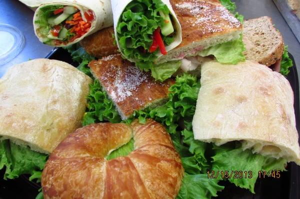 Cravins lunches are available for business meetings either as boxed lunches or al-a-carte.