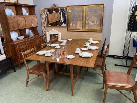 Beautiful oak wood dining set.