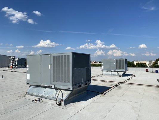 4 10 ton rooftop installation