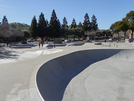 Good skate park with a lot to ride