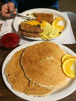 Early afternoon breakfast at Manny's was great.