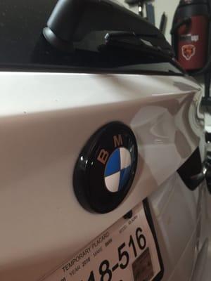 BMW roundel in gloss black...no more chrome!