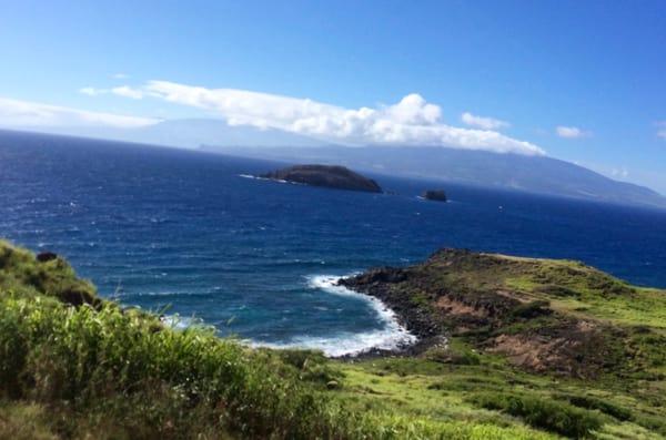 Turtle rock with maui in the back ground