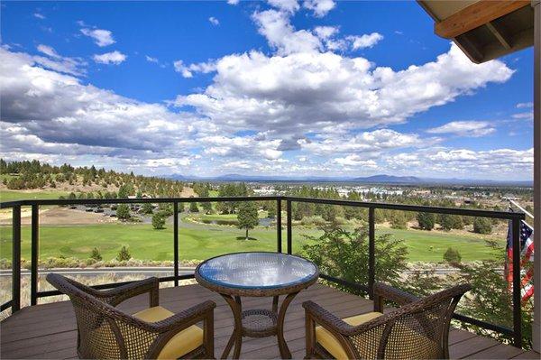 Looking north toward Smith Rocks over the Rivers Edge Golf Course...