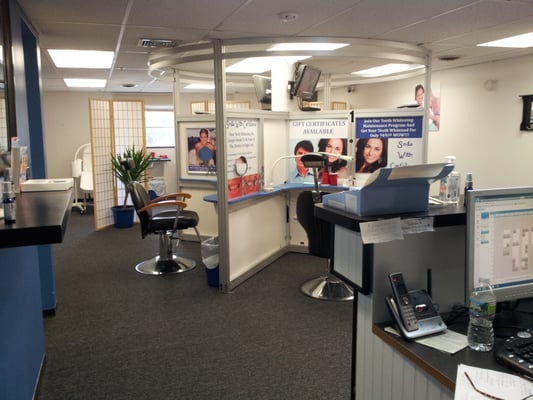 Our Woburn office has 6 stations, 4 with inidividual privacy and 2 where couples or friends can relax.