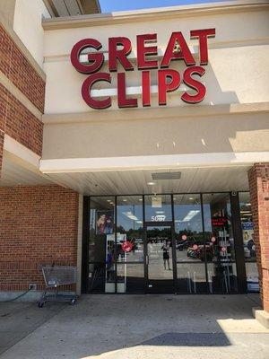 Storefront pic of great clips, hair salon in Louisville KY