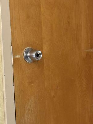 Not lock on bathroom