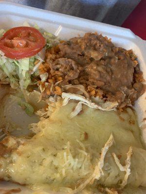 (Enchiladas Platillo) bien relleno de pollo. They don't skimp on the chicken. Buen sabor. Good flavor.