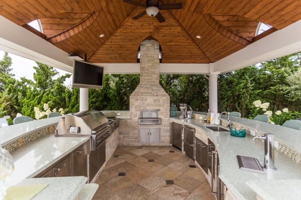 Outdoor Kitchen